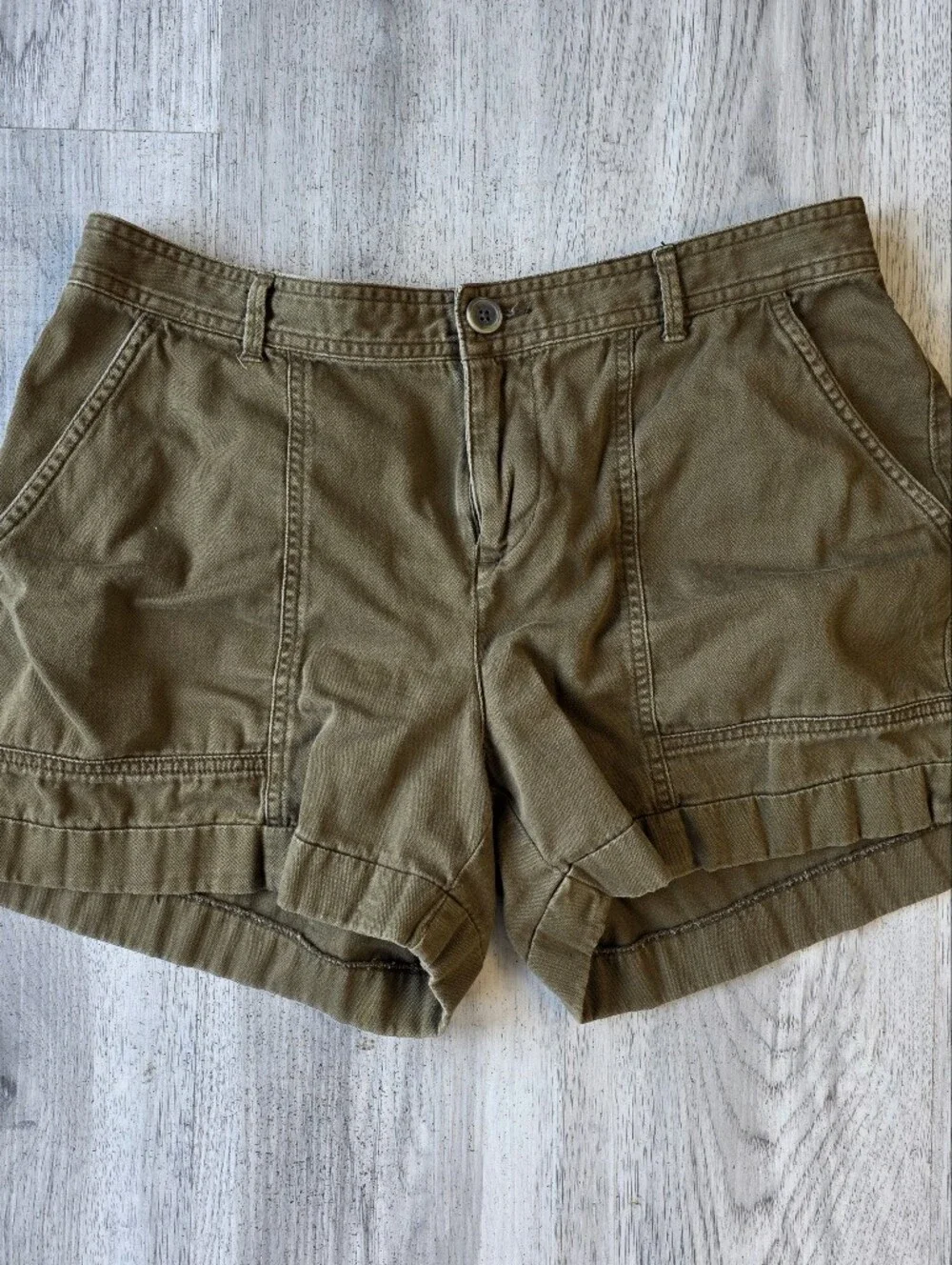 Old Navy Women’s 6 Olive Green Utility Shorts